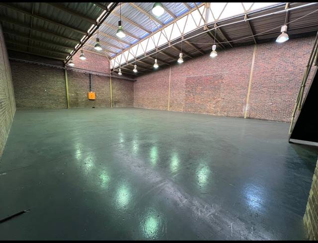399M² WAREHOUSE TO LET IN STRIJDOMPARK